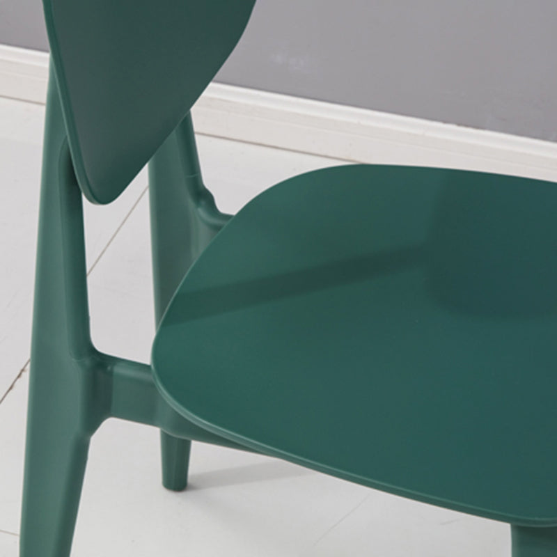 Chaise de salle à manger en plastique de finition mate, chaise de salle à manger à dossier ouvert empilable