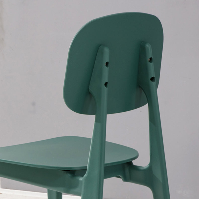 Chaise de salle à manger en plastique de finition mate, chaise de salle à manger à dossier ouvert empilable