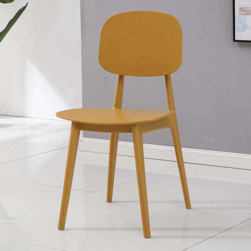 Chaise de salle à manger en plastique de finition mate, chaise de salle à manger à dossier ouvert empilable