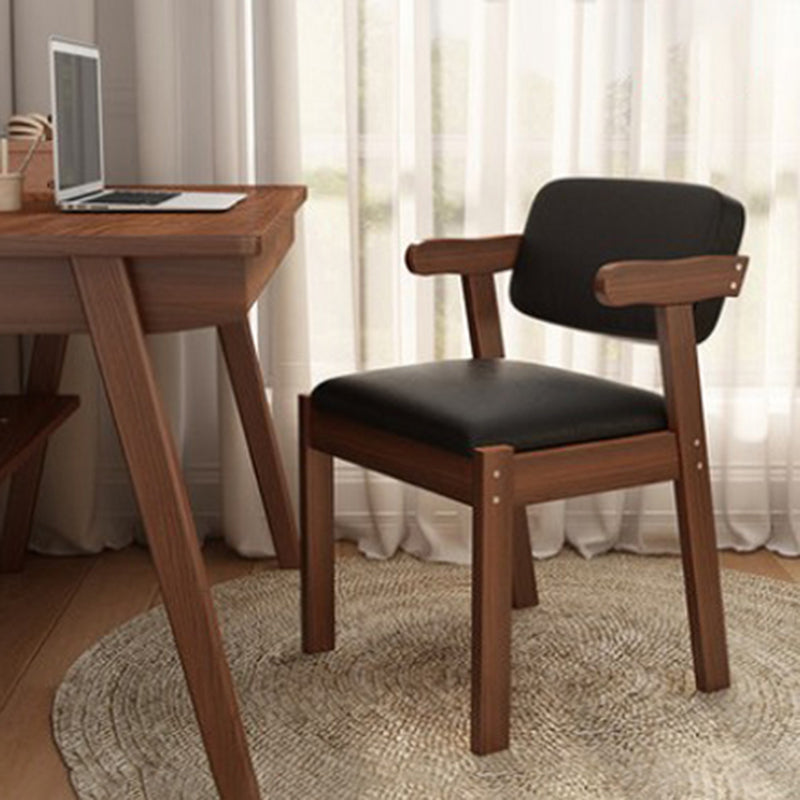Chaise de salle à manger rembourrée au fini mat, fauteuil à dossier ouvert en hêtre scandinave