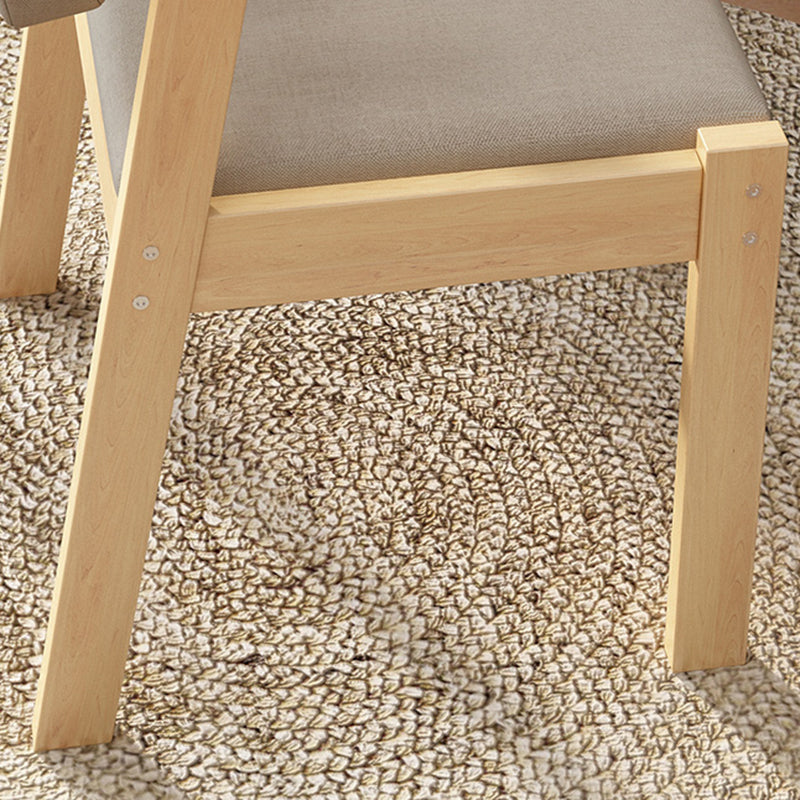 Silla de comedor tapizada con respaldo abierto de haya escandinava, acabado mate