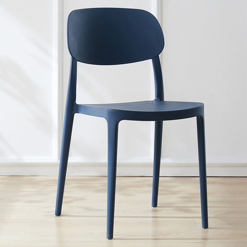 Silla lateral abierta apilable de cena sin brazos del plástico escandinavo de las sillas