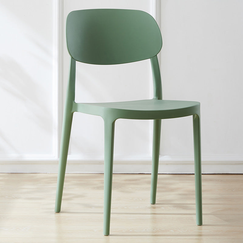 Silla lateral abierta apilable de cena sin brazos del plástico escandinavo de las sillas