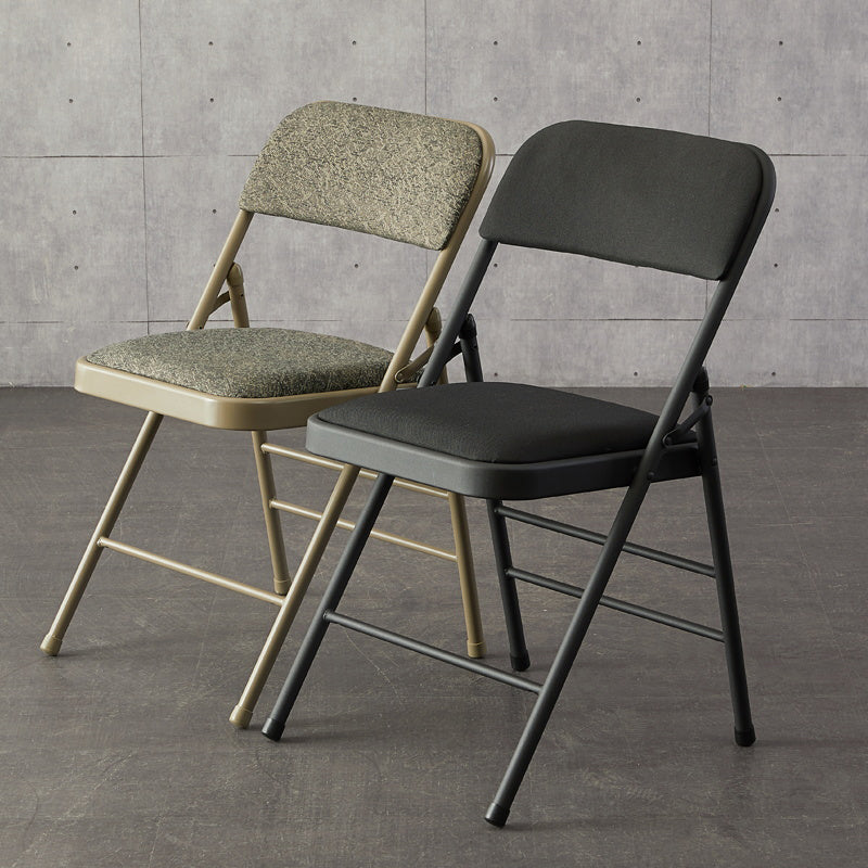 Les chaises latérales tapissées se pliantes de style industriel ouvrent les chaises latérales de salle à manger arrière