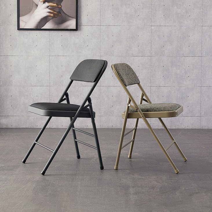 Les chaises latérales tapissées se pliantes de style industriel ouvrent les chaises latérales de salle à manger arrière