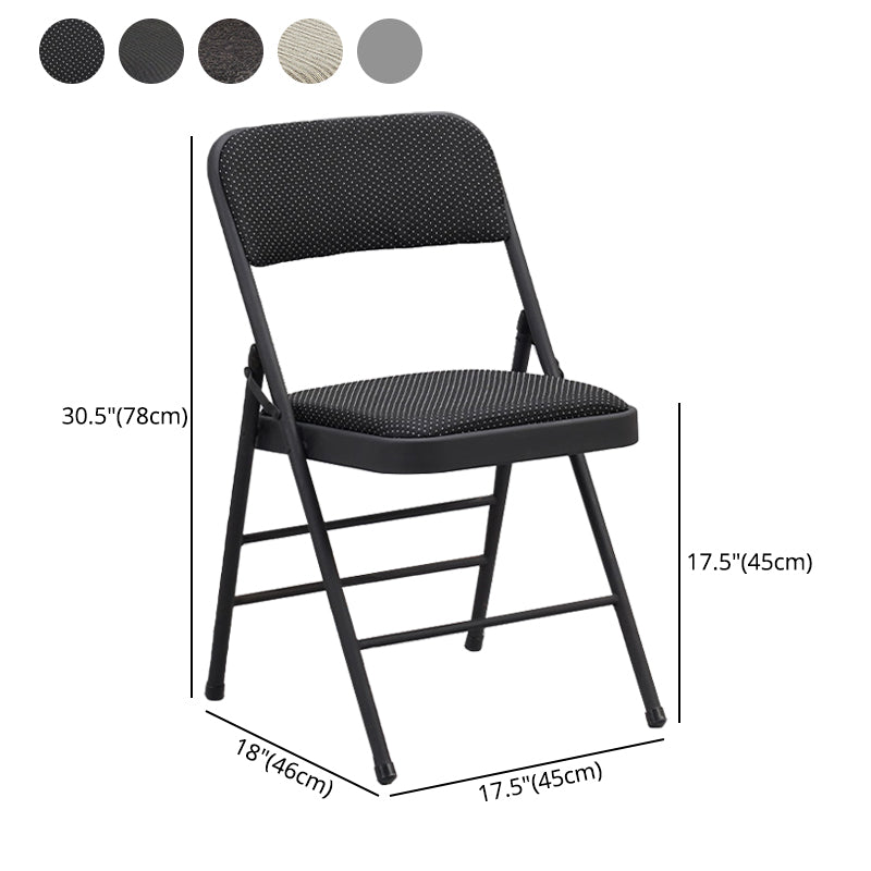 Les chaises latérales tapissées se pliantes de style industriel ouvrent les chaises latérales de salle à manger arrière