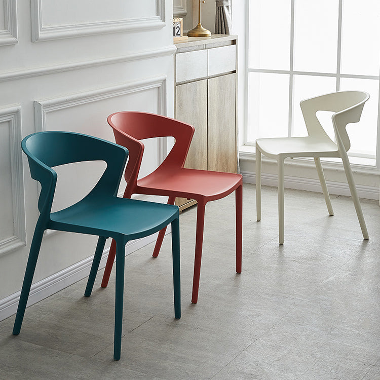El plástico del estilo minimalista que cena las sillas sin brazos abre la parte posterior que cena la silla lateral