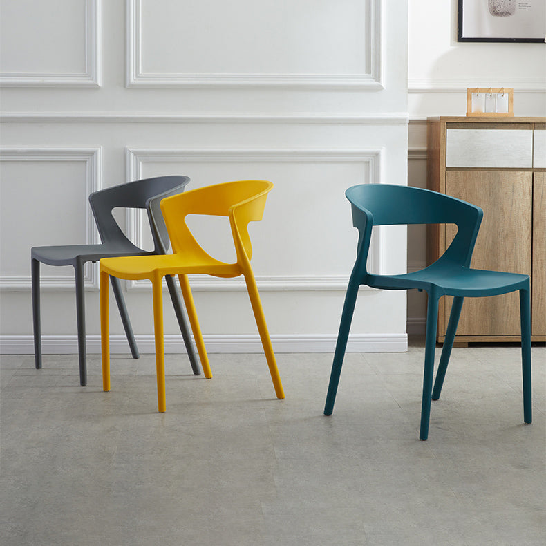 El plástico del estilo minimalista que cena las sillas sin brazos abre la parte posterior que cena la silla lateral