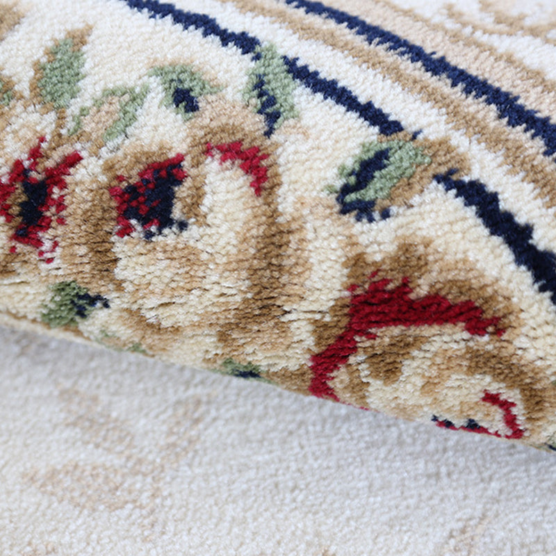 Traditional Flower Pattern Carpet Polyester Indoor Rug Stain Resistant Area Carpet for Living Room