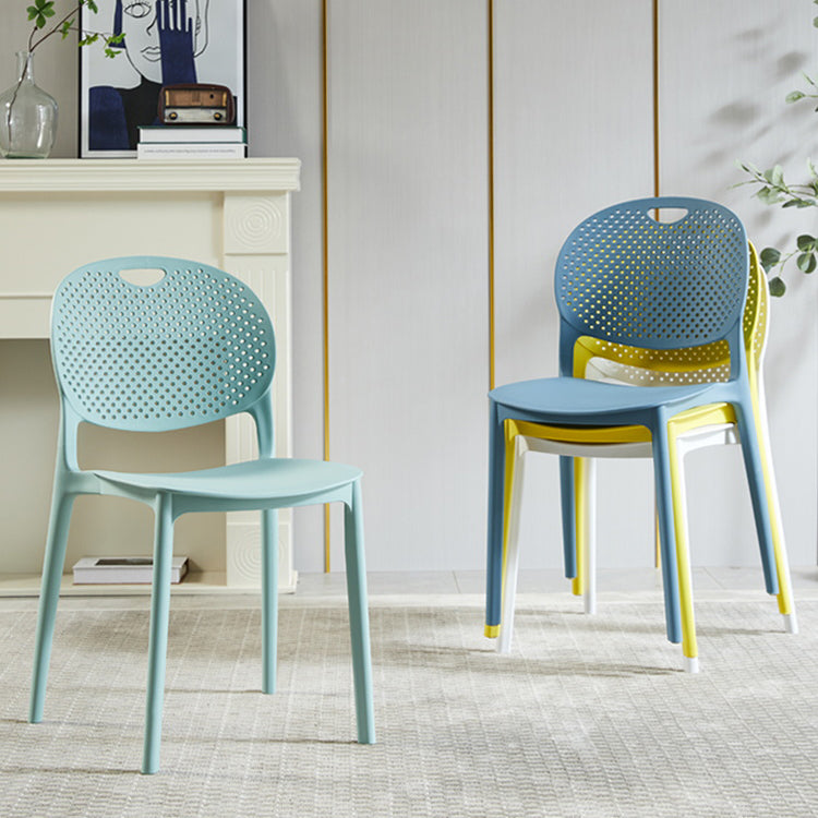 Chaise d'appoint en plastique contemporaine, empilable, sans accoudoirs, à dossier ouvert, pour salle à manger