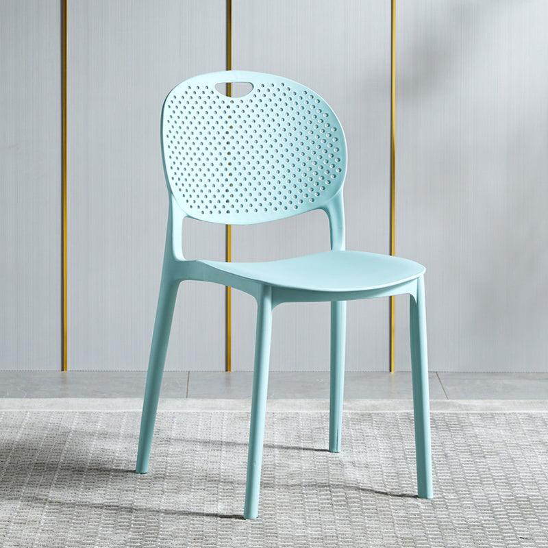 Chaise d'appoint en plastique contemporaine, empilable, sans accoudoirs, à dossier ouvert, pour salle à manger