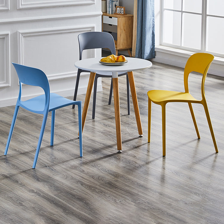 Silla lateral de plástico contemporánea, silla lateral de comedor sin brazos con espalda abierta apilable para el hogar