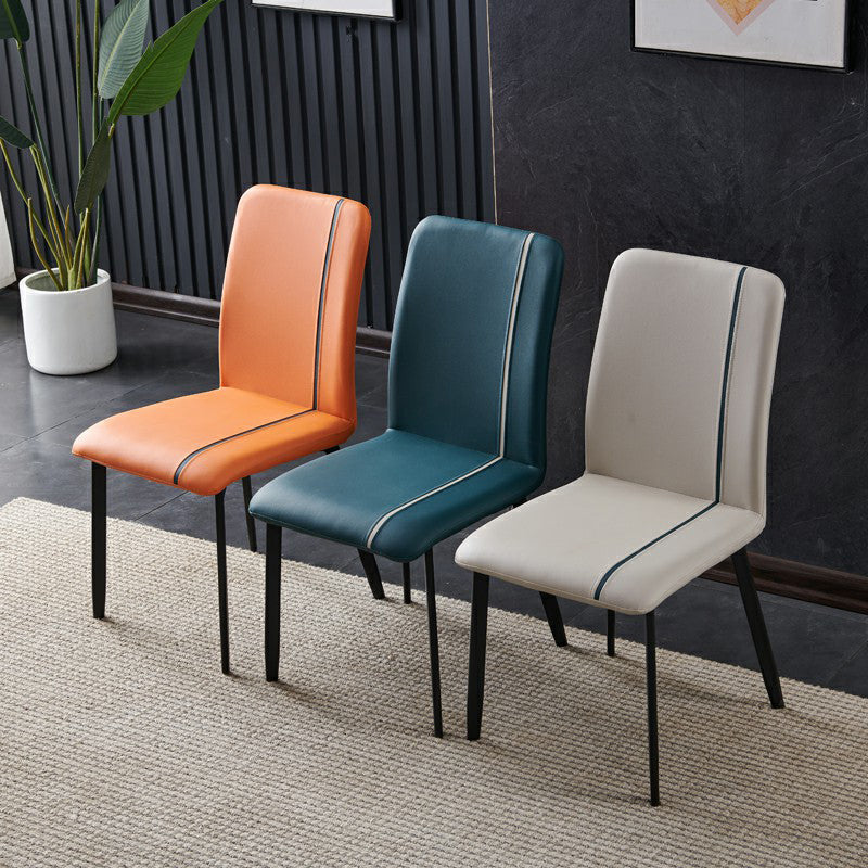 Parsons de finition mate de chaise latérale en cuir d'unité centrale d'hôtel contemporain dinant des chaises