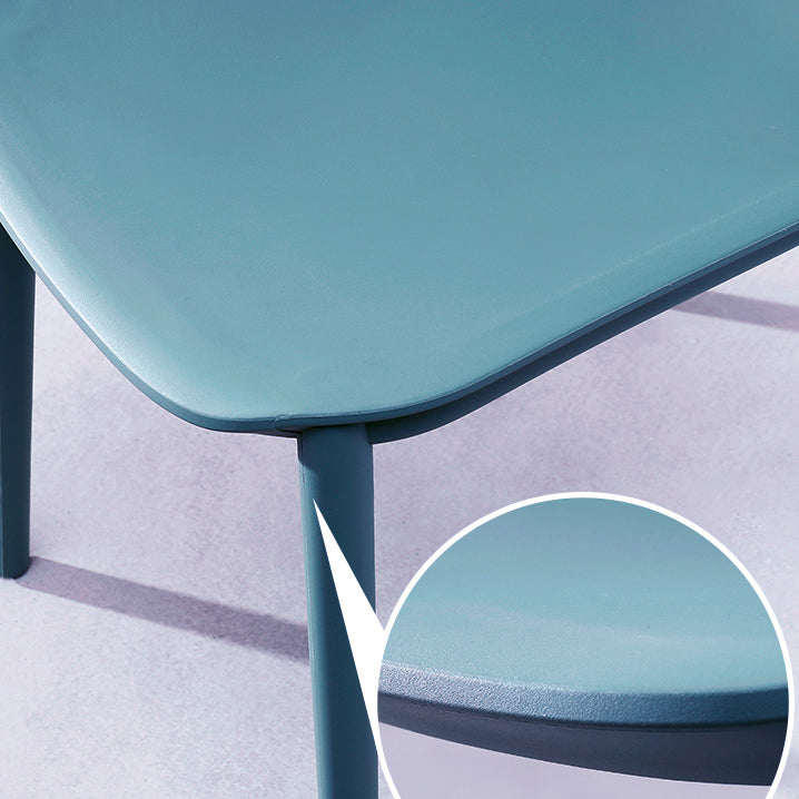 Chaise scandinave en plastique empilable à dossier ouvert au fini mat (Ensemble de 4)