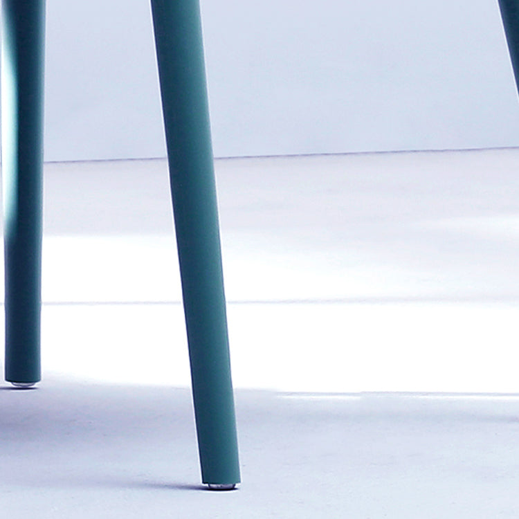 Chaise scandinave en plastique empilable à dossier ouvert au fini mat (Ensemble de 4)
