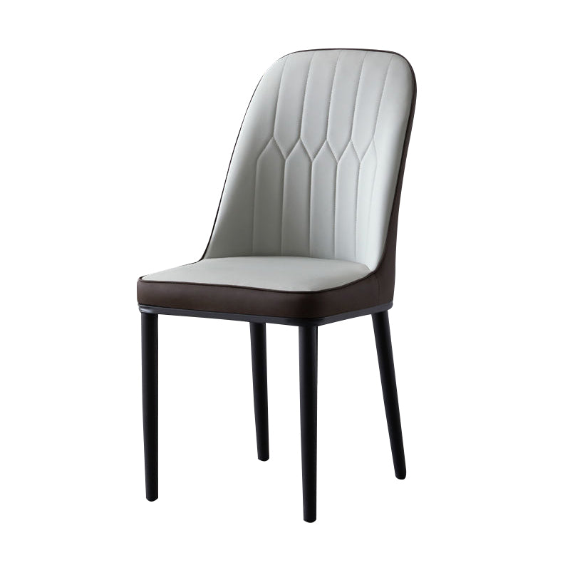 El comedor atractivo del metal del estilo preside la silla de cuero sin brazos de Parsons para el restaurante