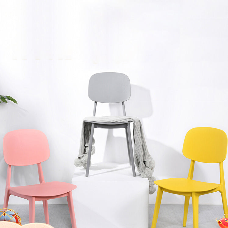 Open rug Armloze eetkamerstoelen Scandinavische plastic eetkamerstoel (set van 4)