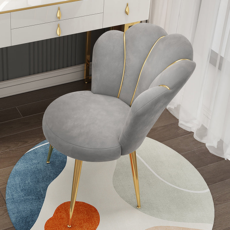 Silla nórdica tapizada de lino para comedor de metal, silla individual sin brazos de terciopelo de tela