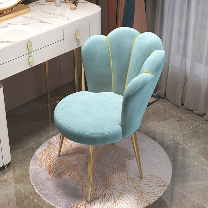 Silla nórdica tapizada de lino para comedor de metal, silla individual sin brazos de terciopelo de tela