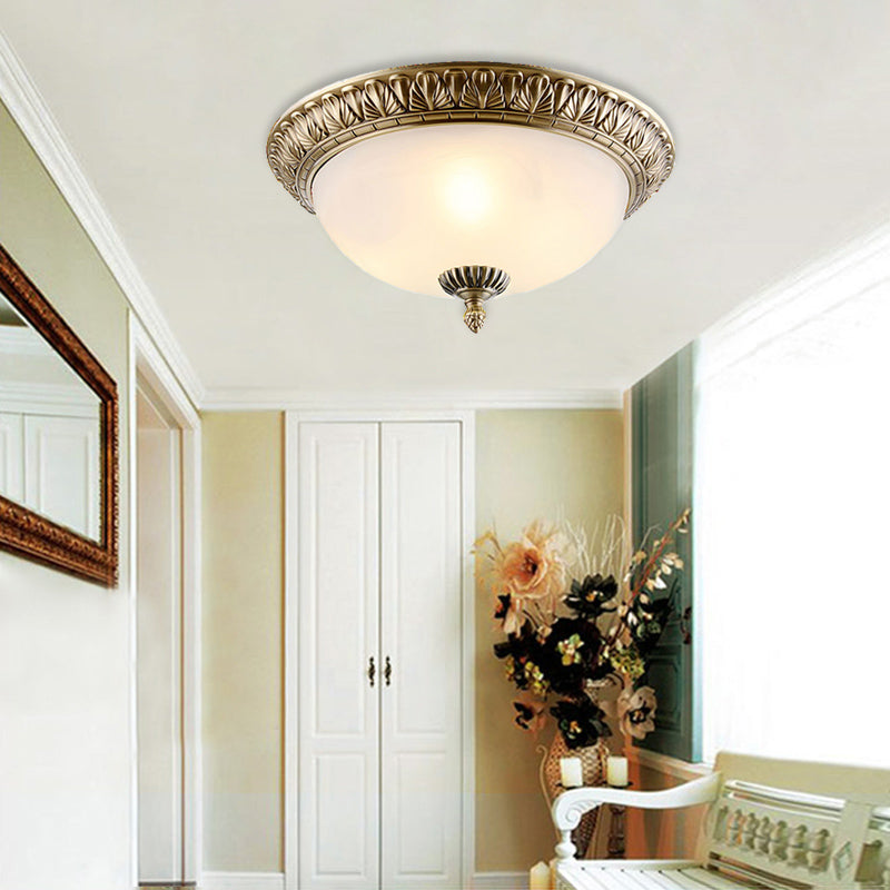 Plafondlamp in traditionele stijl, glazen kap, inbouwlamp voor zitkamer
