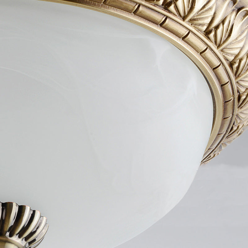 Plafondlamp in traditionele stijl, glazen kap, inbouwlamp voor zitkamer