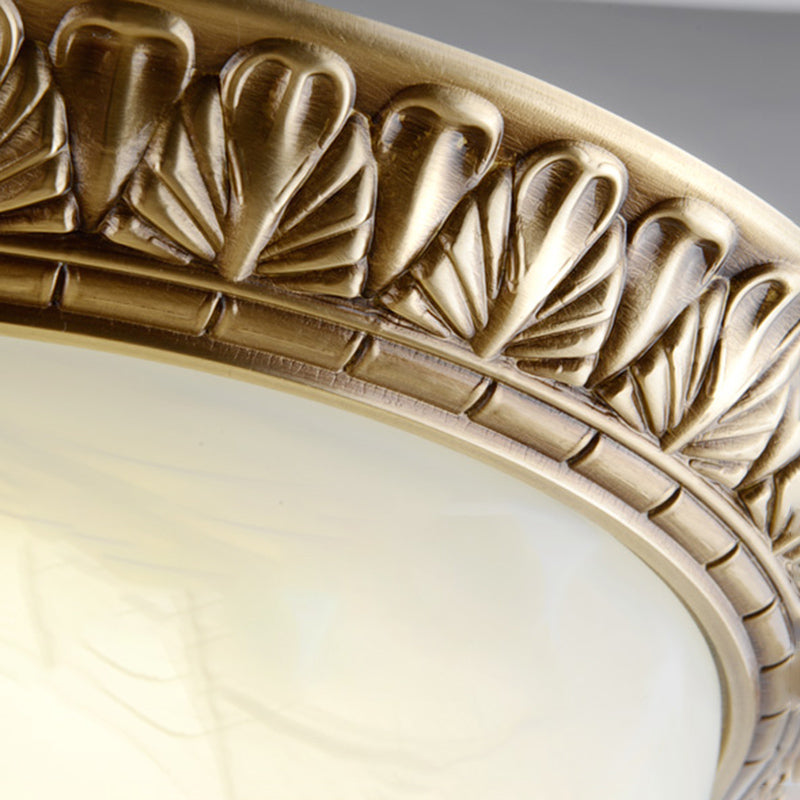 Plafondlamp in traditionele stijl, glazen kap, inbouwlamp voor zitkamer