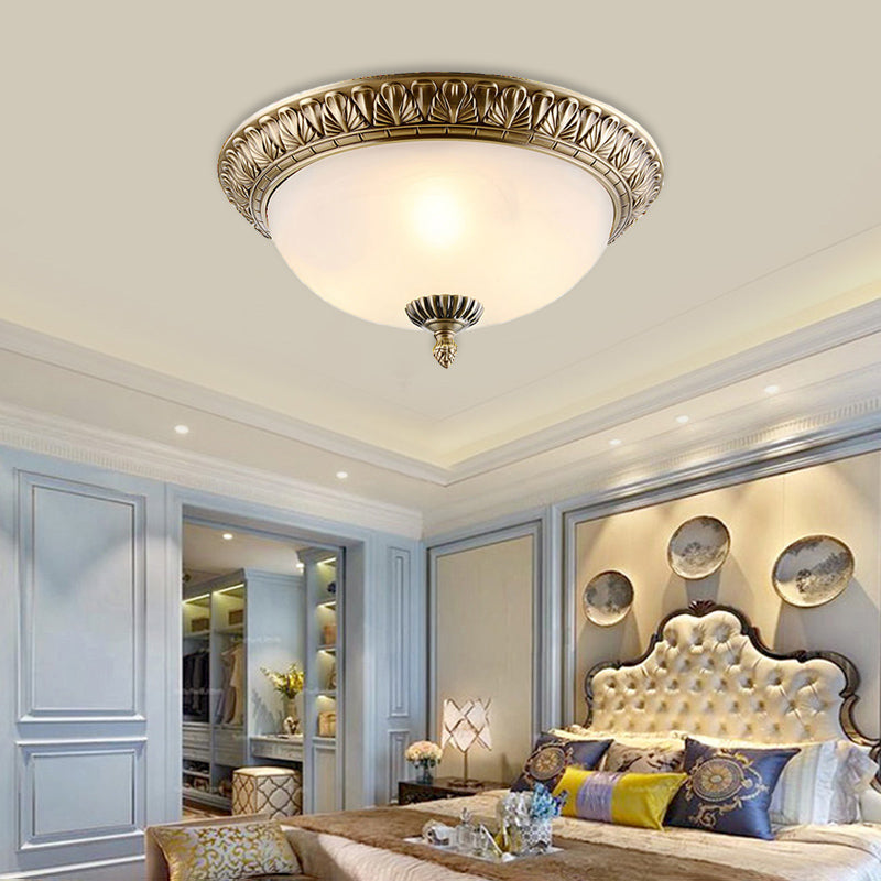 Plafondlamp in traditionele stijl, glazen kap, inbouwlamp voor zitkamer