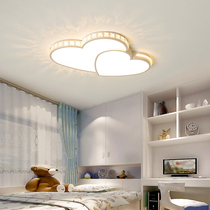 Lámpara de techo LED blanca de estilo moderno y lujoso, montaje empotrado en forma de corazón con pantalla acrílica