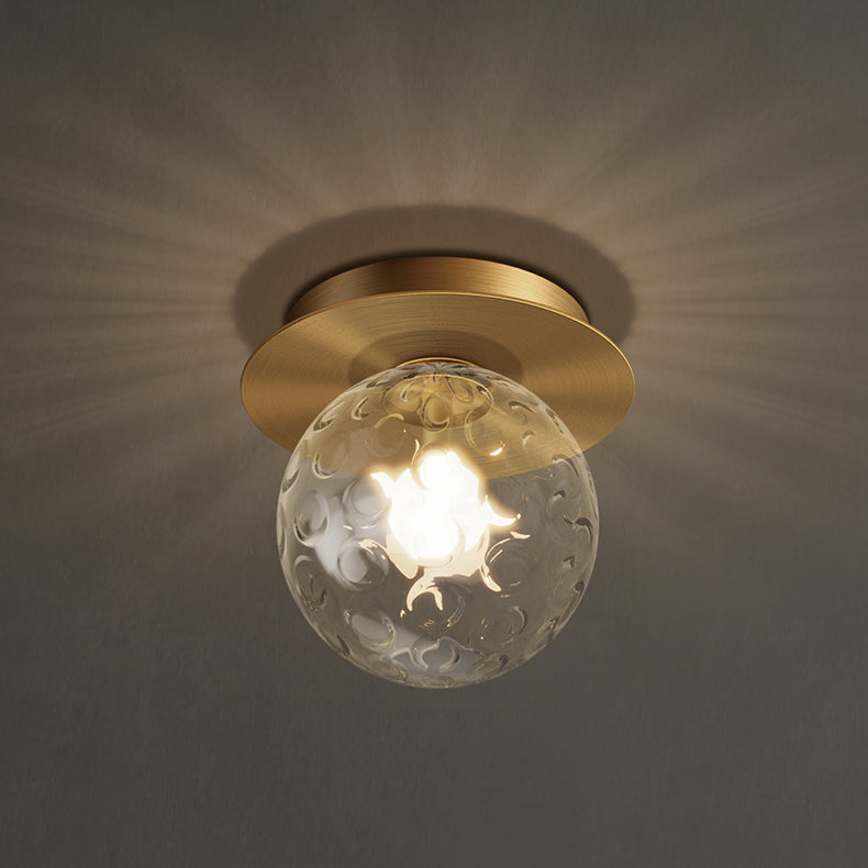 Lámpara de techo de globo de cobre de estilo artístico moderno con montaje empotrado dorado de vidrio ondulado para pasillo