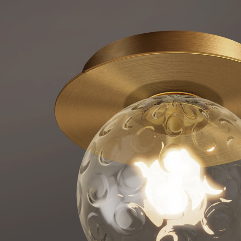 Lámpara de techo de globo de cobre de estilo artístico moderno con montaje empotrado dorado de vidrio ondulado para pasillo