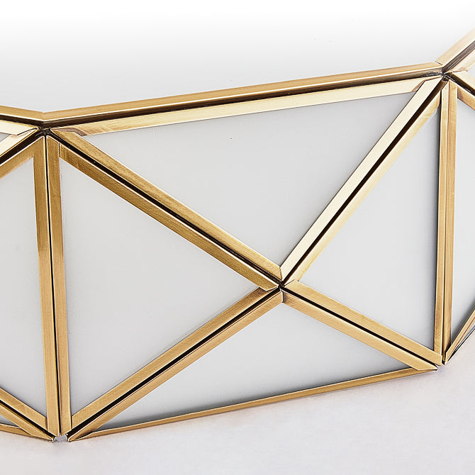 Geometrische plafondlamp in koloniale stijl, koperen binneninbouw met witte glazen kap
