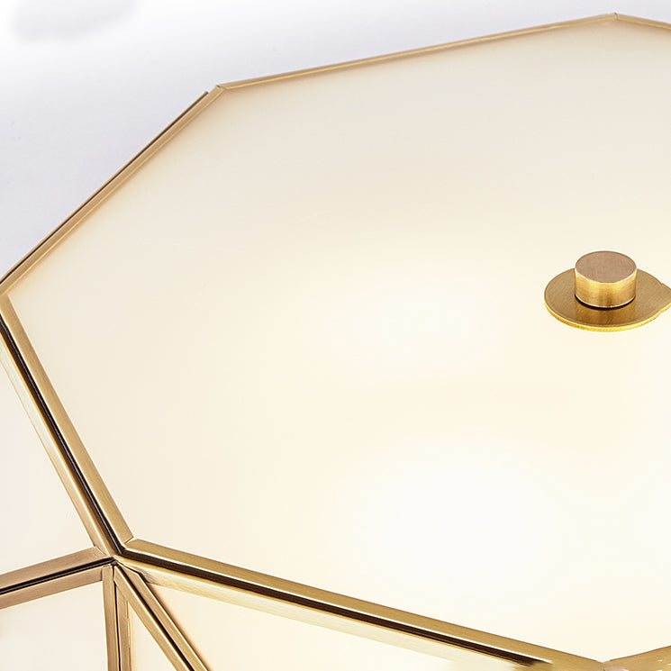 Geometrische plafondlamp in koloniale stijl, koperen binneninbouw met witte glazen kap