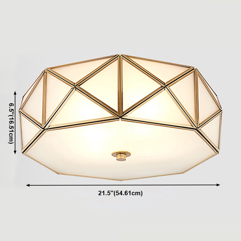 Geometrische plafondlamp in koloniale stijl, koperen binneninbouw met witte glazen kap