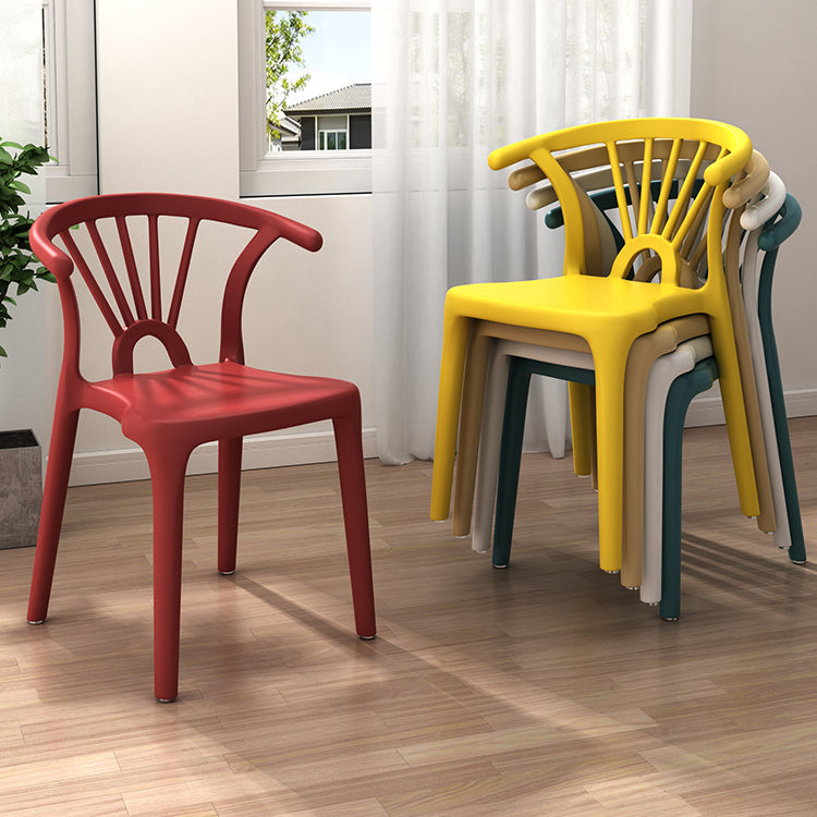 Chaise de salle à manger à dossier en plastique, finition mate, chaise latérale contemporaine à la maison