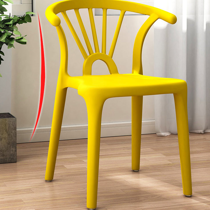 Chaise de salle à manger à dossier en plastique, finition mate, chaise latérale contemporaine à la maison