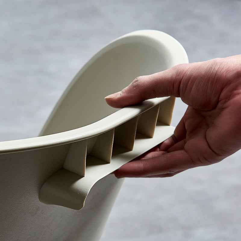 El plástico del estilo minimalista que cena las sillas sin brazos abre la parte posterior que cena las sillas laterales