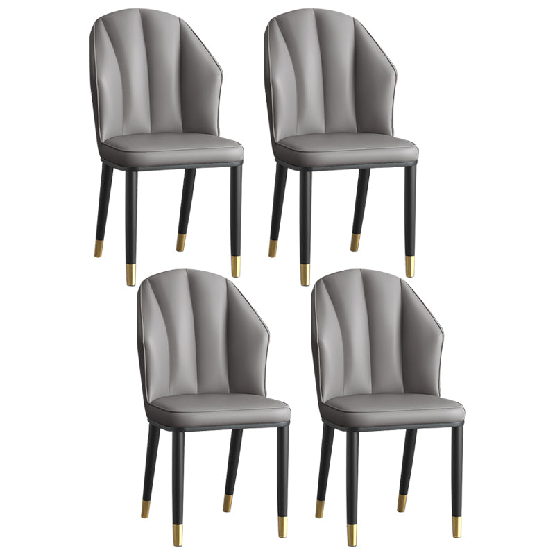La salle à manger en métal Glam préside les chaises en cuir latérales tapissées sans bras pour le restaurant