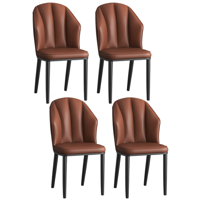 La salle à manger en métal Glam préside les chaises en cuir latérales tapissées sans bras pour le restaurant
