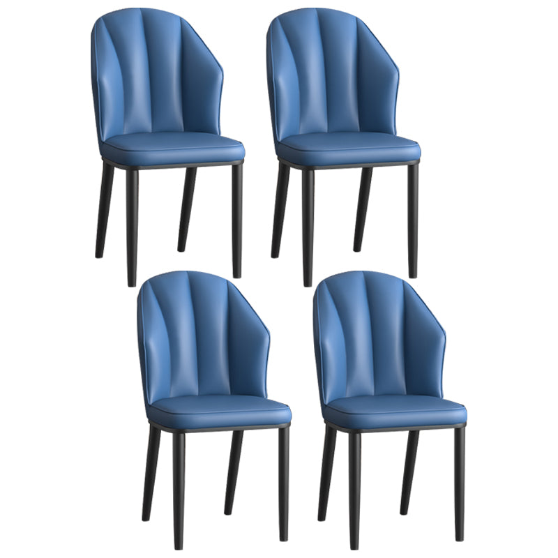 La salle à manger en métal Glam préside les chaises en cuir latérales tapissées sans bras pour le restaurant