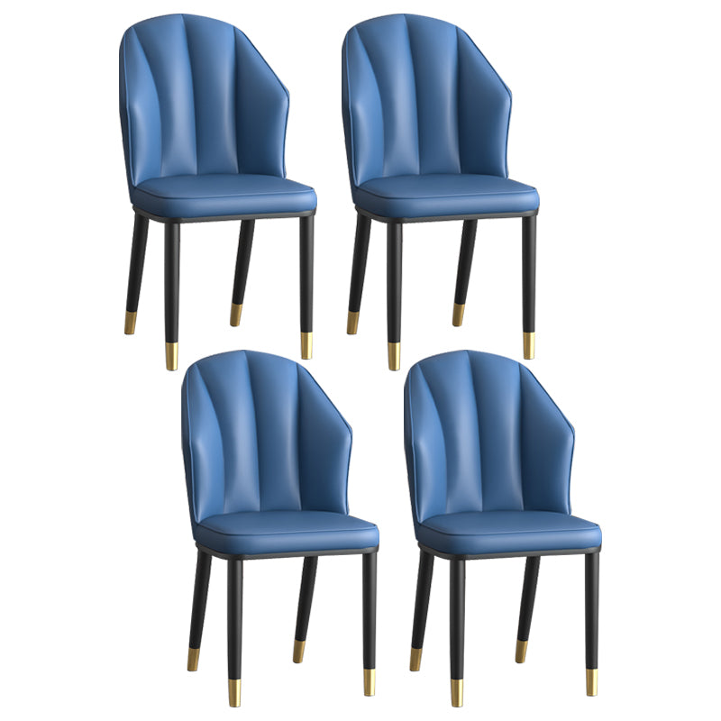 La salle à manger en métal Glam préside les chaises en cuir latérales tapissées sans bras pour le restaurant