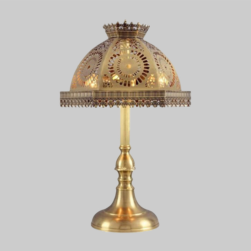 Lampada da tavolo a cupola in ottone Lampada da comodino da soggiorno in stile Art Deco metallizzato a 1 testa con design scavato
