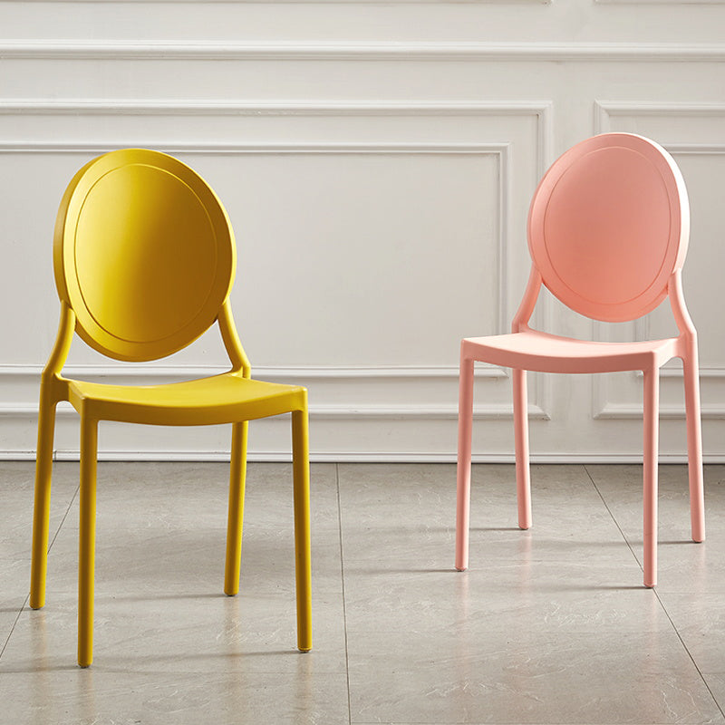 Chaises de salle à manger scandinaves en plastique sans accoudoirs, chaises d'appoint empilables (Ensemble de 4)