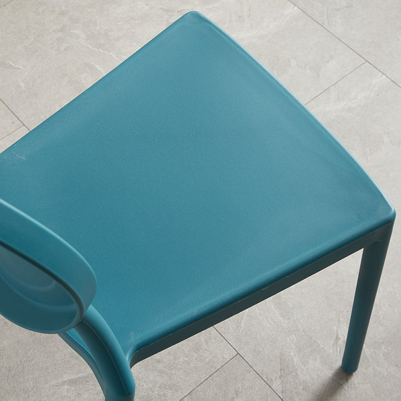 Chaises de salle à manger scandinaves en plastique sans accoudoirs, chaises d'appoint empilables (Ensemble de 4)