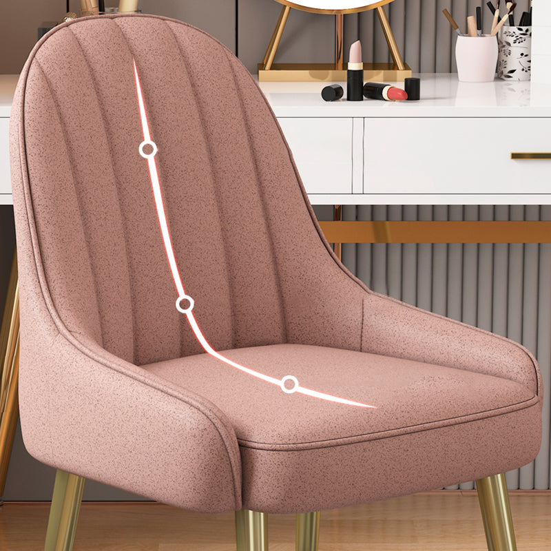 Silla de comedor tapizada de metal con respaldo Parsons de sillón escandinavo de interior