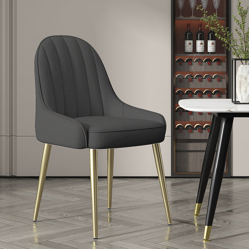 Silla de comedor tapizada de metal con respaldo Parsons de sillón escandinavo de interior