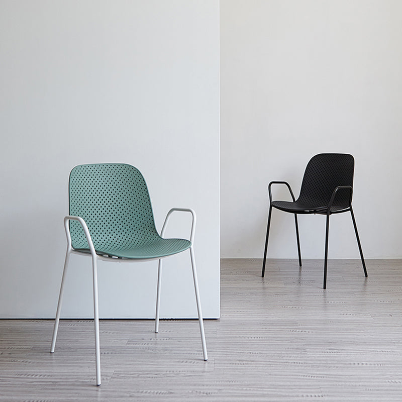 Sillas de comedor de plástico de cocina de estilo industrial que cenan sillones apilables con patas de metal