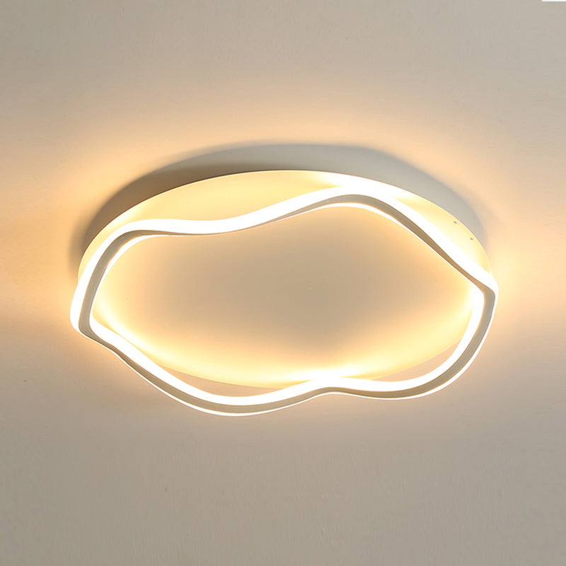 Lámpara de techo con diseño de línea sencilla y luz LED empotrada para sala de estar