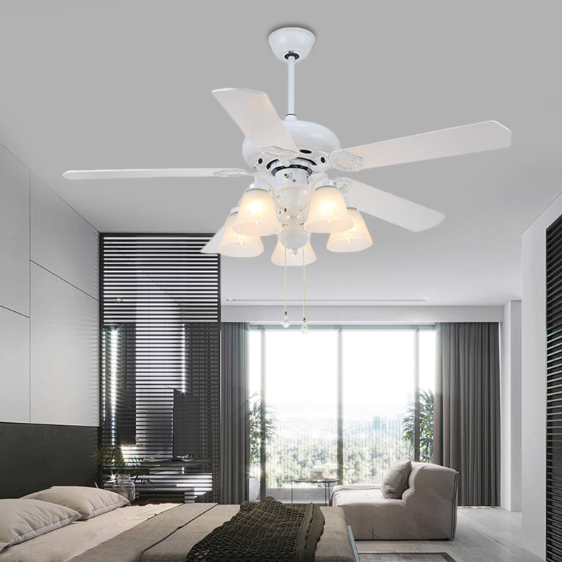 White 5 luces colgando ventilador de ventilador modernista ópalo lámpara de semi descarga con 5 cuchillas para sala de estar, 48 "W