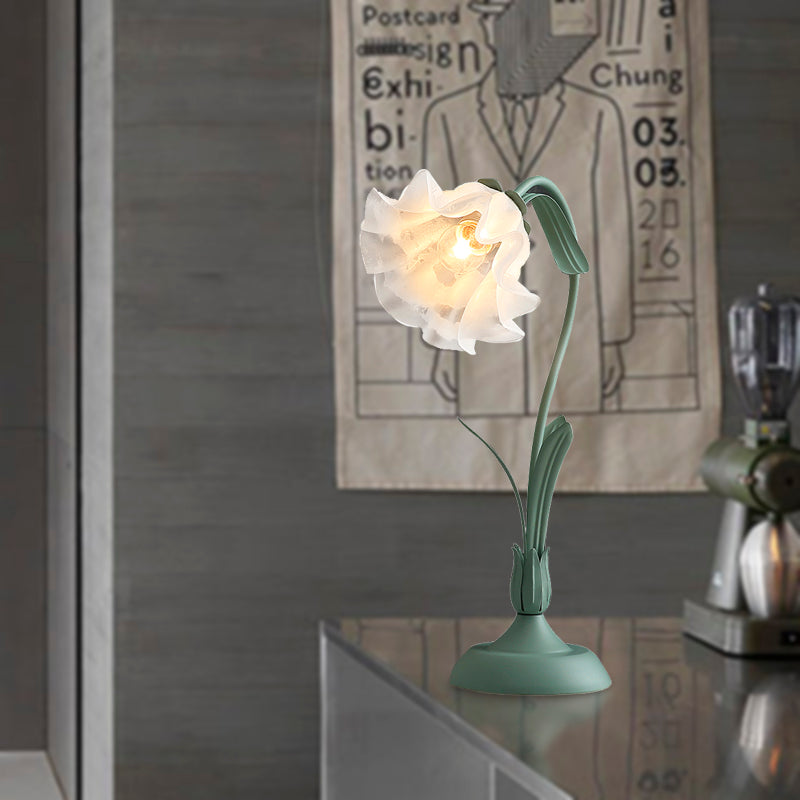 Éclairage de table festonné en métal, lampe de table de chevet de salon à 1 tête pastorale en gris et vert