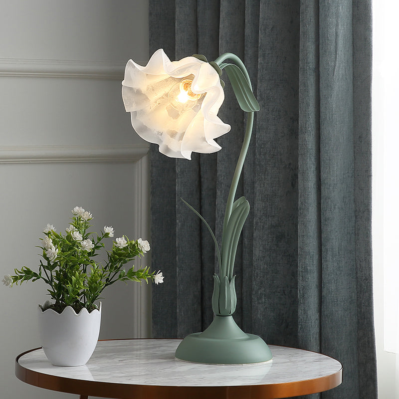 Éclairage de table festonné en métal, lampe de table de chevet de salon à 1 tête pastorale en gris et vert